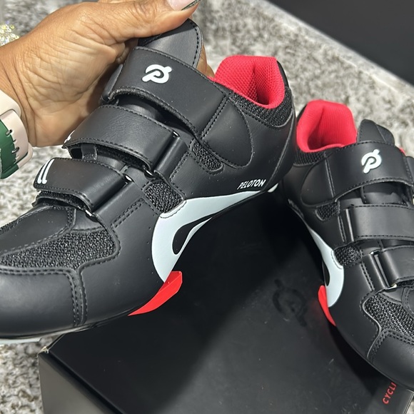 Peloton cycling shoes and free water bottle - Picture 2 of 5